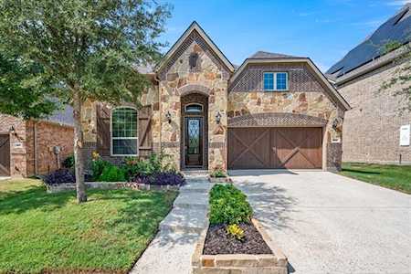 909 Red Deer Drive Euless, TX 76039