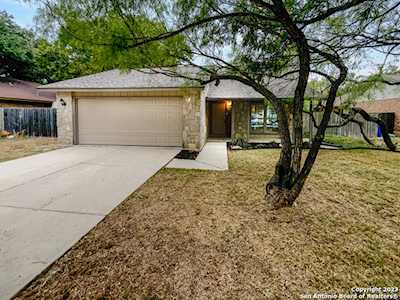 2011 Cobble Grove Dr San Antonio, TX 78231