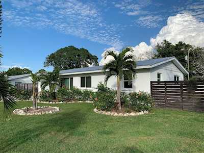 1215 66th St NW Bradenton, FL 34209