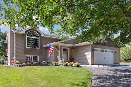 8923 Edgewood Avenue N Brooklyn Park, MN 55445