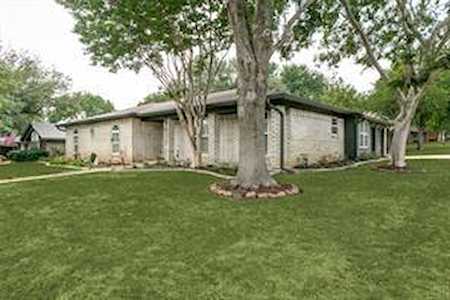 600 Womack Court Hurst, TX 76054