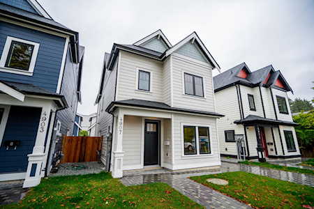 4907A 53 Street Delta, BC V4K 2Z3