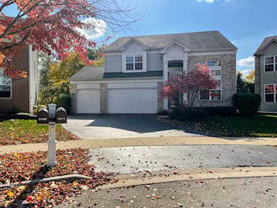 2111 Silverleaf Ct Addison, IL 60101