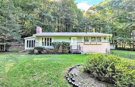 63 Bear Mountain Rd Danbury, CT 06811