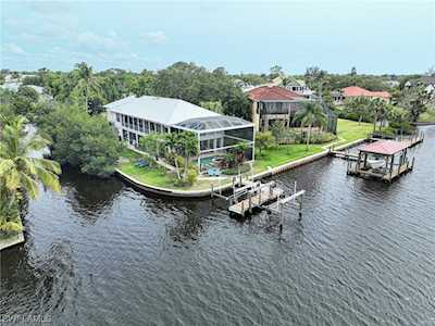 27214 Jolly Roger Ln Bonita Springs, FL 34135