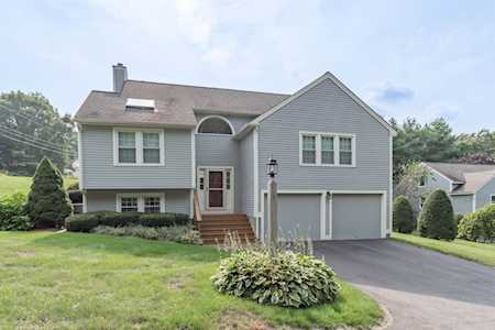 318 Fox Run Rd Hudson, NH 03051