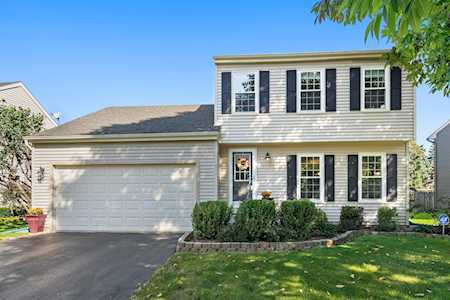 612 River Oaks Ln Island Lake, IL 60042