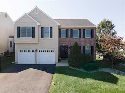 22 Stonecreek Ct Easton, PA 18045