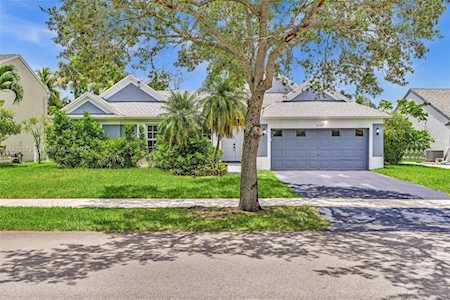 10185 Grove Ln Cooper City, FL 33328