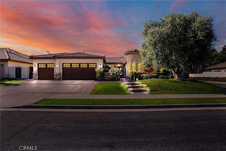 10213 Barnes Dr Bakersfield, CA 93311