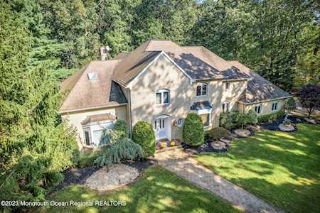 45 Clover Hill Ln Colts Neck, NJ 07722
