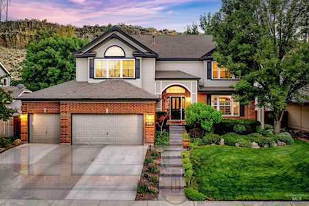 5851 S Horseshoe Pl Boise, ID 83716