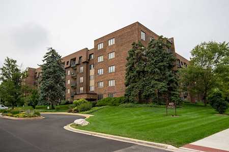 453 Raintree Dr #3P Glen Ellyn, IL 60137