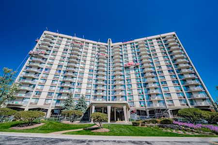 40 N Tower Rd #12F Oak Brook, IL 60523