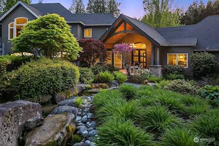 25206 SE 28th St Sammamish, WA 98075