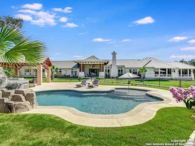 215 Winding Ln San Antonio, TX 78231