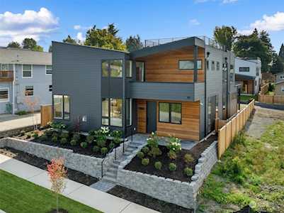 905 N 32nd St Renton, WA 98056