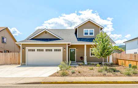262 Samuel Lane Loop Rd Phoenix, OR 97535