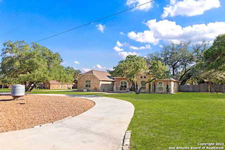 136 Copper Creek Dr La Vernia, TX 78121