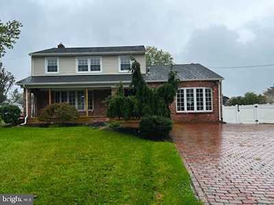 293 Conestoga Dr Marlton, NJ 08053