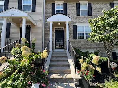215 Oxford Oak Drive Blacklick, OH 43004