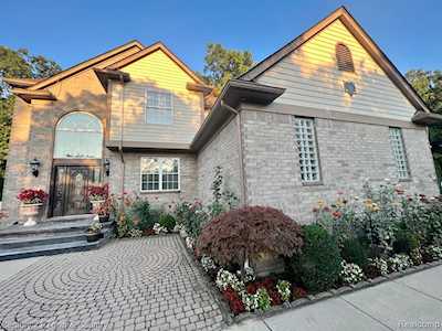 36484 Tom Brown Ct Westland, MI 48185