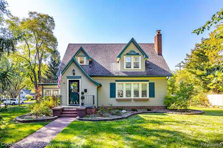 1006 Burns St Howell, MI 48843