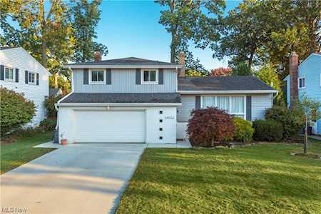 26922 Osborn Rd Bay Village, OH 44140