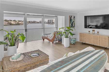 322 Harbour Dr #304D Naples, FL 34103