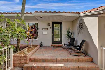 1050 S Northlake Dr Hollywood, FL 33019