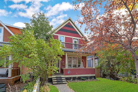 302 10A St NW Calgary, AB T2N 1W6