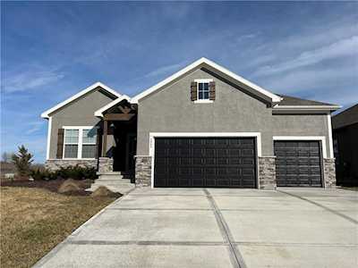 1542 SW Arbor Park Dr Lee's Summit, MO 64082