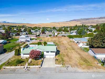 2421 3rd St NE East Wenatchee, WA 98802