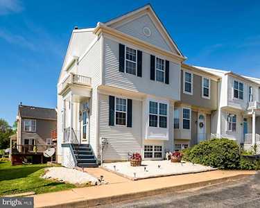 12 Creek Ln Newark, DE 19702