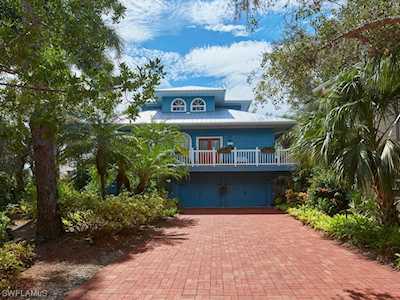 3814 Survey Circle Bonita Springs, FL 34134