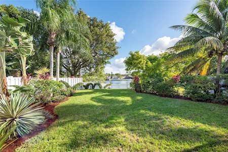 9952 NW 2nd Ct Plantation, FL 33324