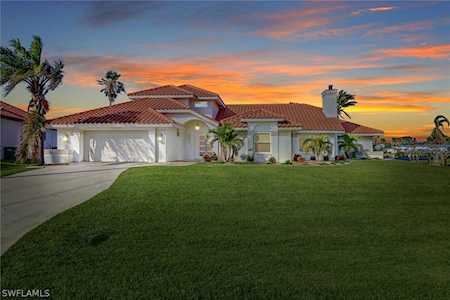 5211 Tamiami Ct Cape Coral, FL 33904