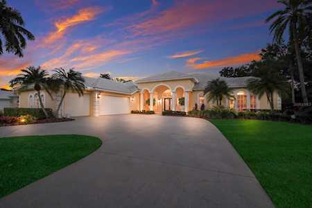 8141 Regents Ct University Park, FL 34201