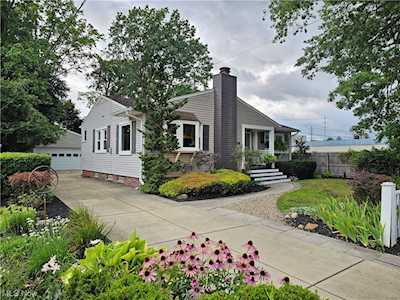 27001 Knickerbocker Rd Bay Village, OH 44140