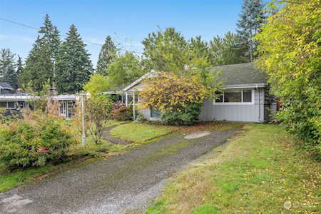 10425 NE 28th Place Bellevue, WA 98004