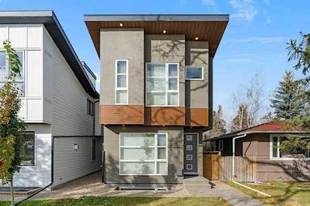 3031 36 St SW Calgary, AB T3E 3A2