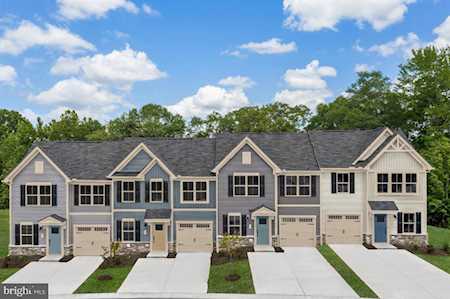 2491 Silver Leaf Dr Frederick, MD 21702