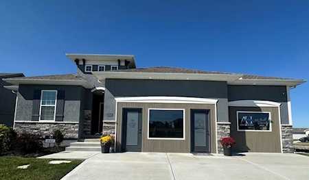 12510 S Parkwood Ln Lee's Summit, MO 64086