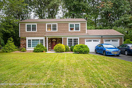 11 Coventry Ct Manalapan, NJ 07726