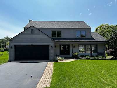 23 Southgate Course St. Charles, IL 60174