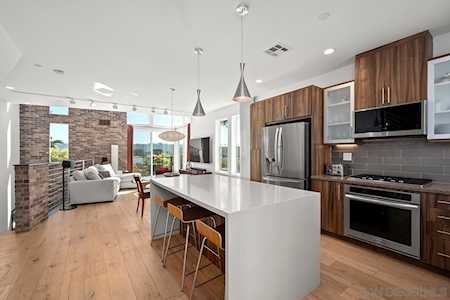2470 Via Alta San Diego, CA 92108