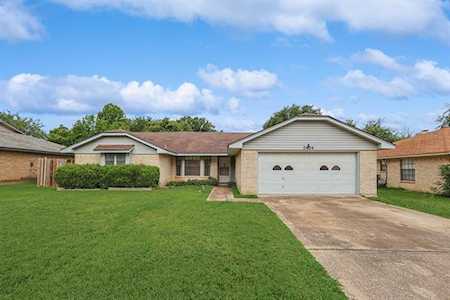 2404 Avonhill Drive Arlington, TX 76015