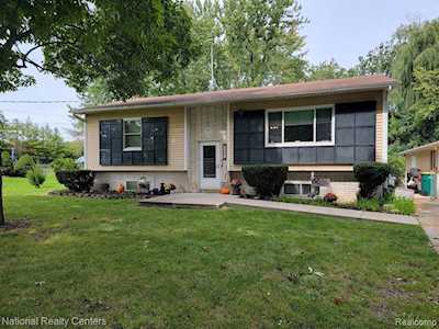 31004 Lamar St Farmington Hills, MI 48336