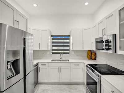 1021 NW 5th St Fort Lauderdale, FL 33311