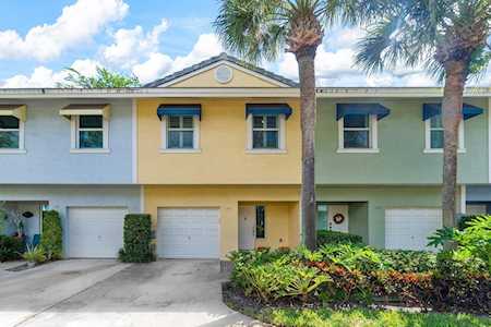 1747 NE 4th Avenue #F2 Fort Lauderdale, FL 33305